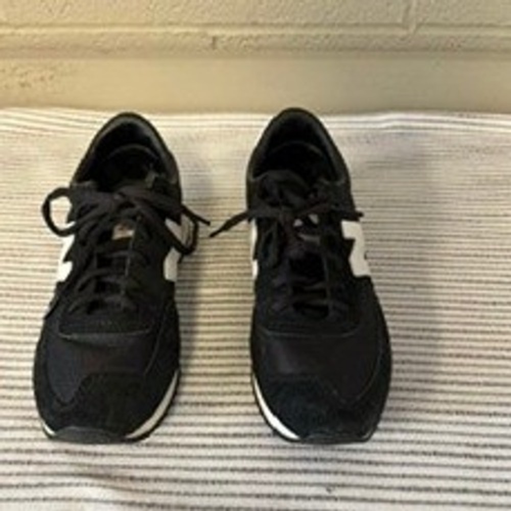 New Balance 620 Womens Sneakers Black White Low Top Running Shoes Size 8 - Picture 5 of 8